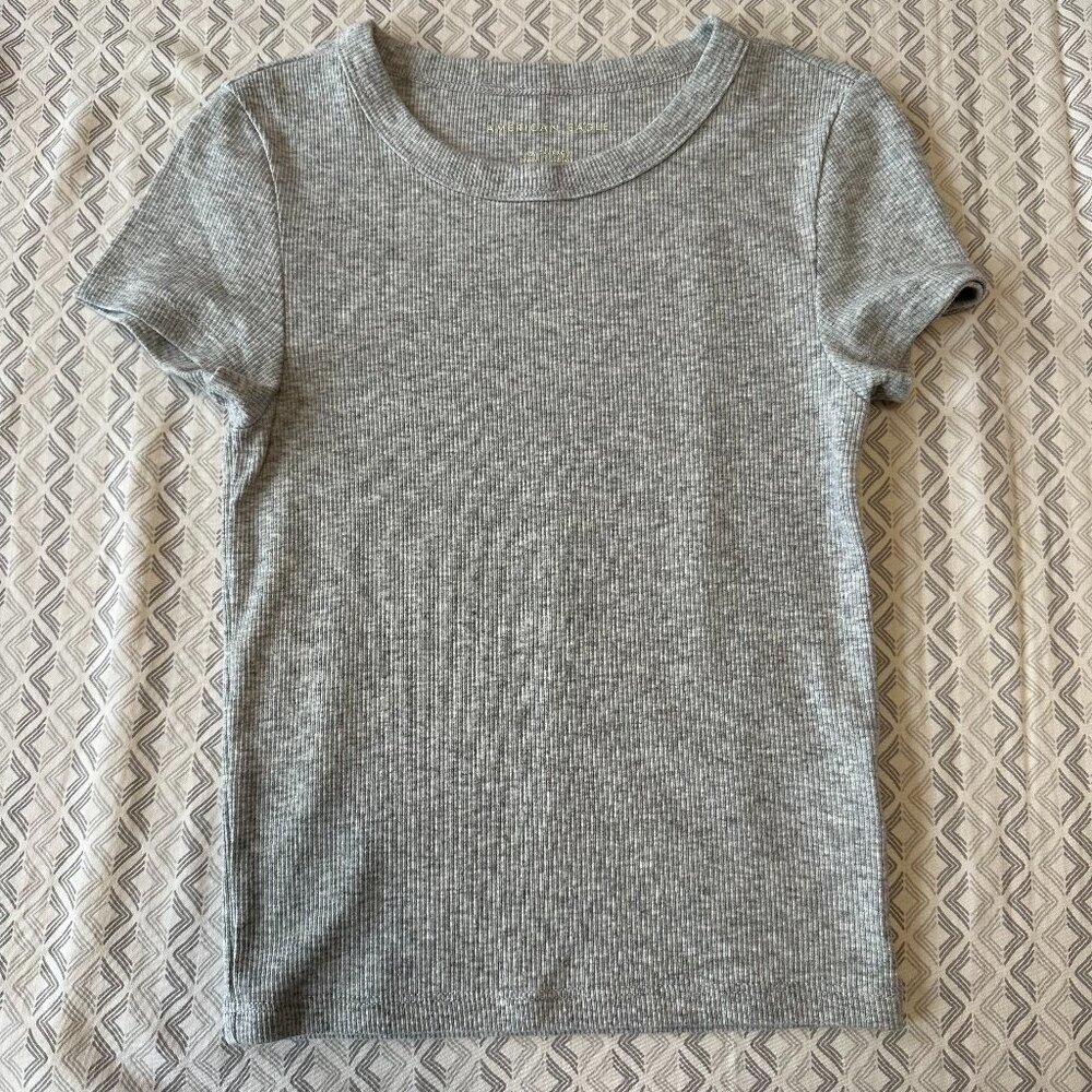 American Eagle Gray Ribbed Short Sleeve Tee – Fitted Stretch Basic Top